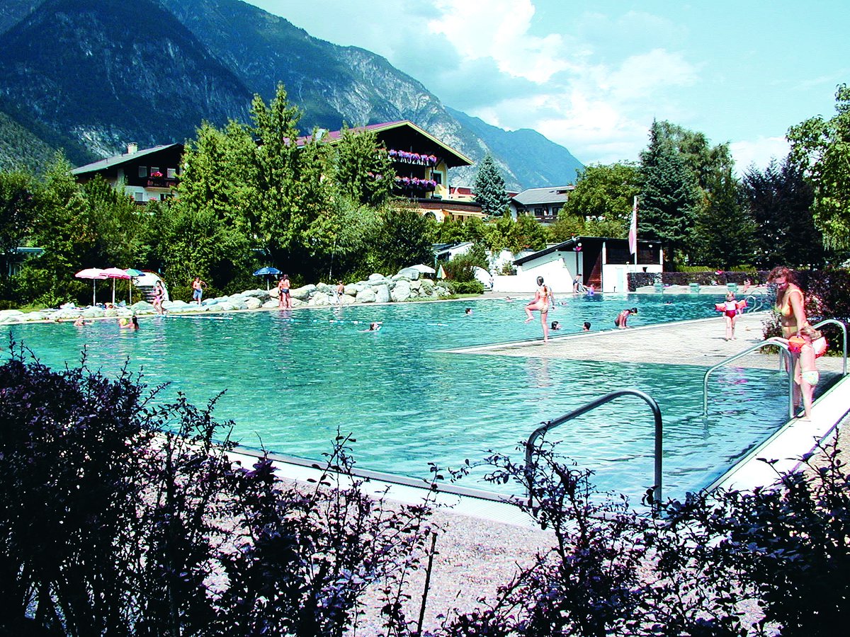 P1010045_Schwimmbad_Landeck.jpg