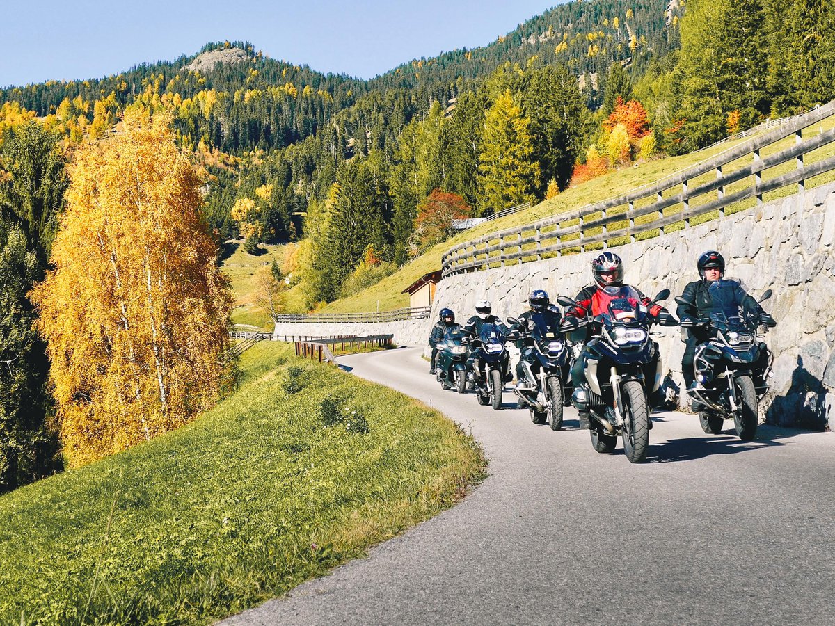 Enzian Herbstbild Motorrad v6.jpg